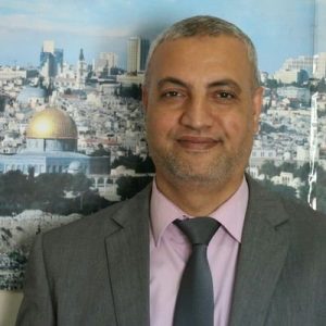 كاتب وإعلامي فلسطيني