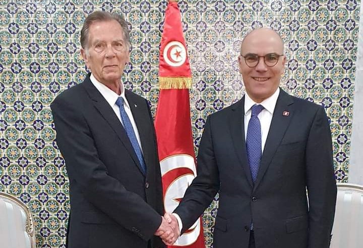وزير الشؤون الخارجية والهجرة والتونسيين بالخارج، نبيل عمّار، وسفير دولة فلسطين لدى تونس هائل الفاهوم